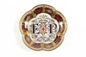 Three Royal Crown Derby Queen Elizabeth II commemorative pin dishes - 4