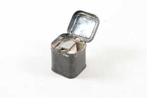 Collection of antique pieces and ephemera - 4