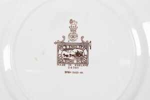 Royal Doulton 'Old English Coaching Scenes' porcelain charger and 3x plates - 5