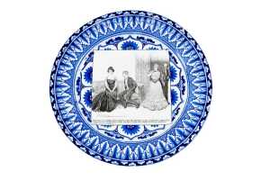 Four Royal Doulton 'Gibson Girl' cartoon porcelain cabinet plates, c.1901-1902 - 3