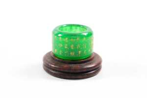 Chinese green quartz thumb ring - 3