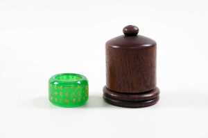 Chinese green quartz thumb ring - 4