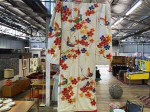 Traditional Japanese silk bridal kimono with flower and crane silk and gold thread embroidery - 3