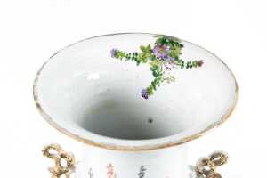 Chinese twin handled porcelain vase, mid 20th century - 2