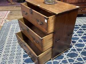 Korean elm and pine chest of three drawers - 3