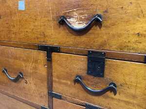 Japanese pine tansu chest - 5