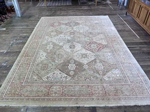 Pakistani hand knotted wool rug