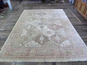 Pakistani hand knotted wool rug