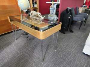 Line Design modern glass-top console table - 3