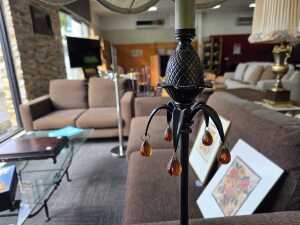 Metal table lamp with pineapple and bauble decoration - 2