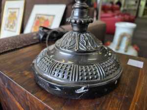 Metal table lamp with pineapple and bauble decoration - 4