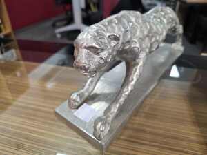 Metal leopard figure on a base in silver tone - 3