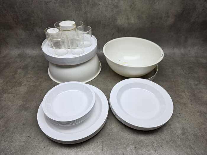 Italian Guzzini 'PicBoll' Space Age plastic picnic set