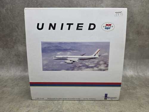 83 · Inflight United Airlines 1:200 scale model Aeroplane
