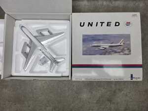 Inflight United Airlines 1:200 scale model Aeroplane - 2
