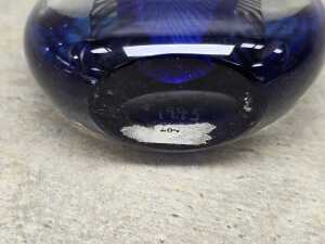 Vase with submerged blue glass and ribbon design - 3