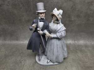 Three European porcelain figures - 2