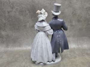 Three European porcelain figures - 3