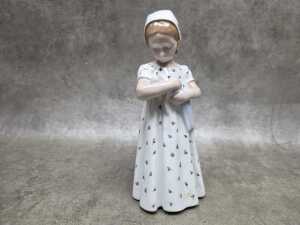 Three European porcelain figures - 5