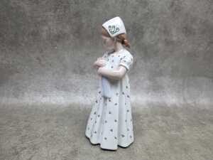 Three European porcelain figures - 6