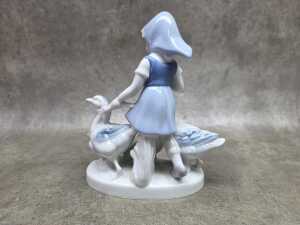 Three European porcelain figures - 10