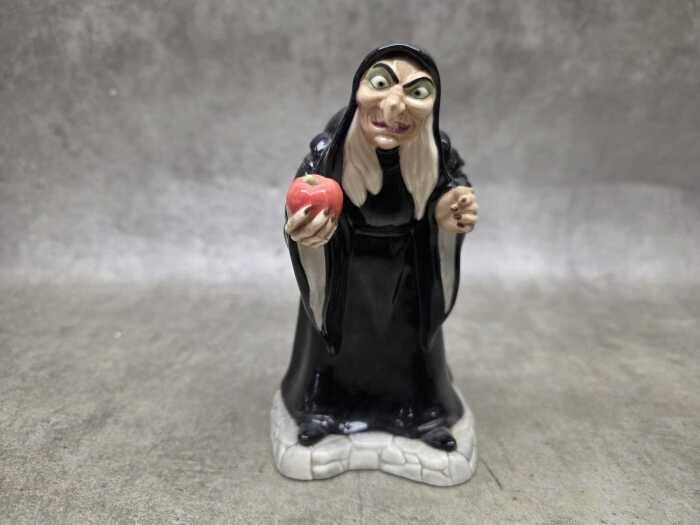 Disney Showcase Collection by Royal Doulton, Take the Apple Dearie porcelain figure