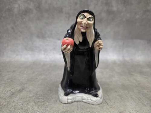 Disney Showcase Collection by Royal Doulton, Take the Apple Dearie porcelain figure