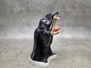 Disney Showcase Collection by Royal Doulton, Take the Apple Dearie porcelain figure - 2