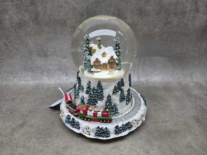 Waterford Holiday Heirlooms snowglobe