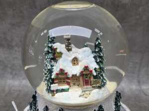 Waterford Holiday Heirlooms snowglobe - 2