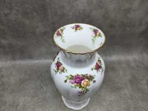 Royal Albert 'Old Country Roses' porcelain vase - 2