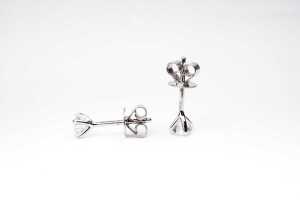 A pair of laboratory grown diamond studs in 14 carat white gold - 3