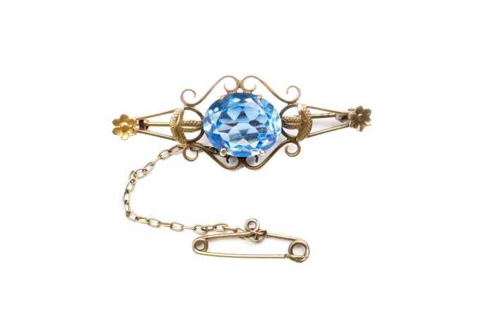 An antique blue paste brooch in 9 carat yellow gold