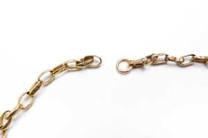 A broken bracelet in 9 carat yellow gold - 4