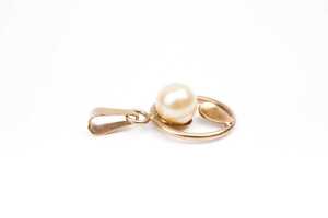 A pearl pendant in 9 carat yellow gold - 2