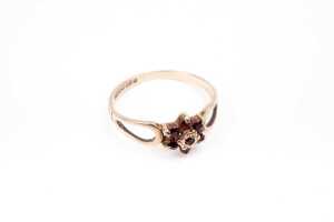 A garnet ring in 9 carat yellow gold - 2