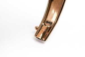 A broken bangle in 9 carat yellow gold - 4