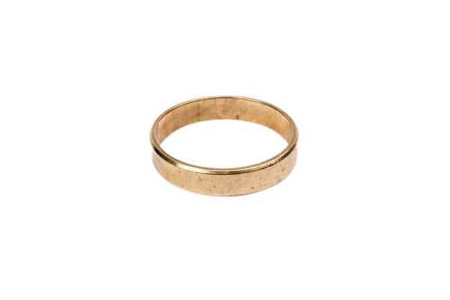 A band in 9 carat yellow gold