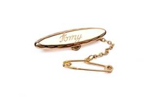 An ID brooch in 9 carat yellow gold