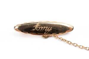 An ID brooch in 9 carat yellow gold - 2