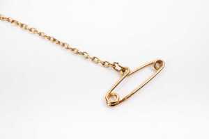 An ID brooch in 9 carat yellow gold - 3