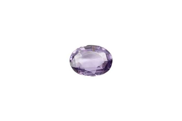 A natural oval sapphire weighing 3.40ct.