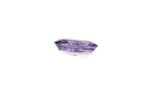 A natural oval sapphire weighing 3.40ct. - 3