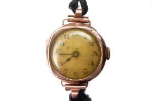 An antique ladies in 9 cart rose gold - 2