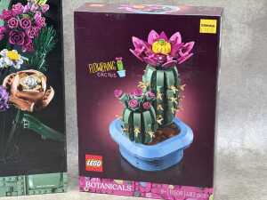 Three LEGO Botanical flower sets - 3