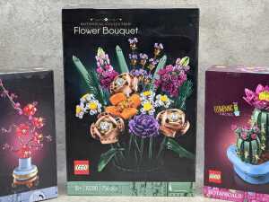 Three LEGO Botanical flower sets - 4