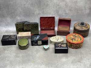 Boxes together with a pair of lacquer bookends - 2