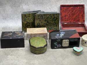 Boxes together with a pair of lacquer bookends - 4