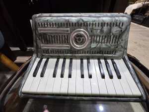 Frontalini piano accordion - 3