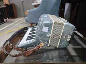 Frontalini piano accordion - 4